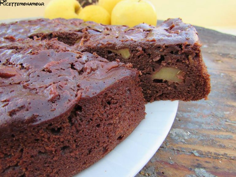 torta al cacao e mele